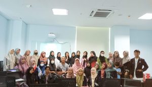 Foto bersama ketua prodi tadris matematika, pemateri, dan peserta