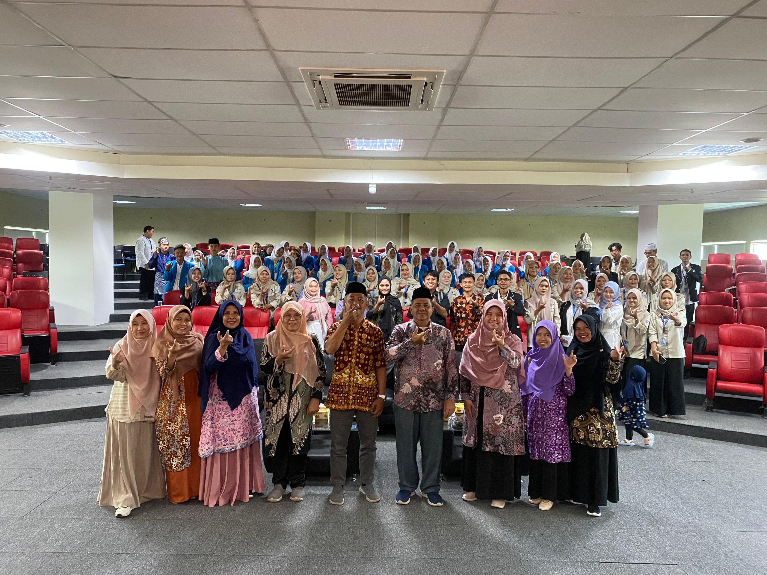 Silaturahim Mahasiswa Baru Prodi Tadris Matematika (SILAPRISMA) 2024 Berlangsung Meriah