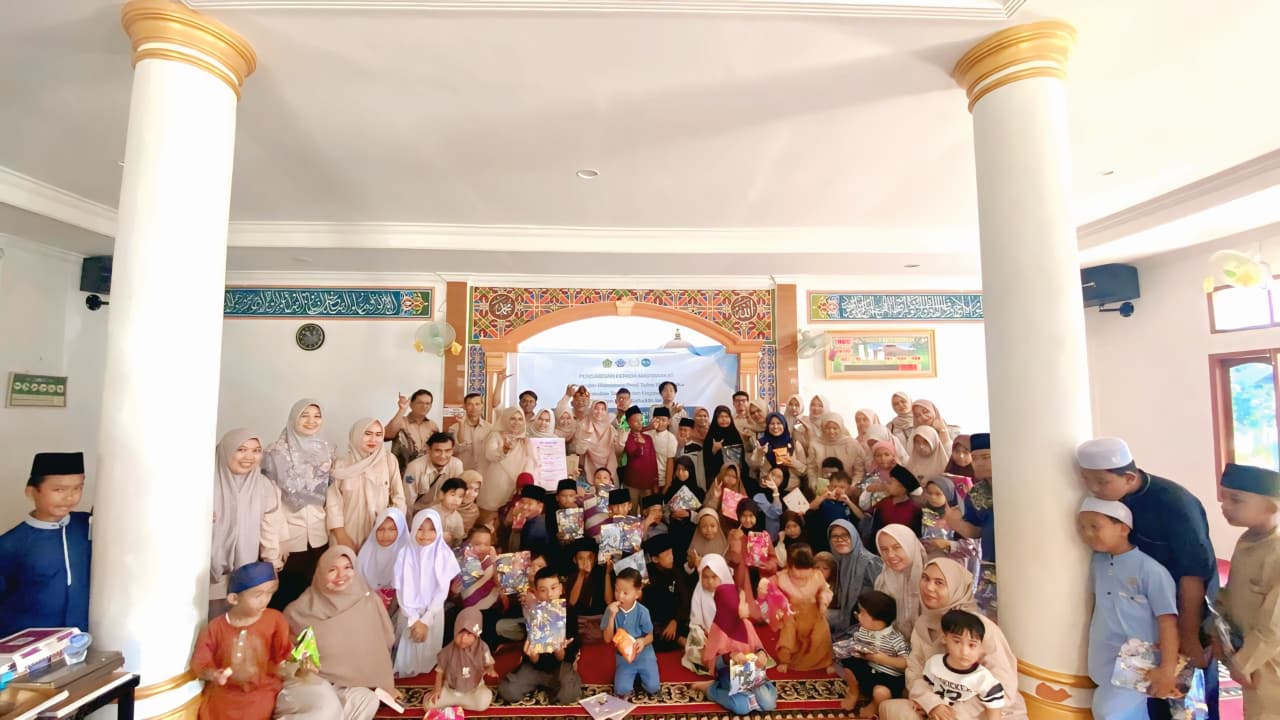 ‎ISCOMATH Hadir di Desa Pematang Gajah, Dosen dan Mahasiswa Tadris Matematika FTK UIN STS Jambi Kenalkan Pembelajaran Matematika Bernuansa Islam dan Ekologi